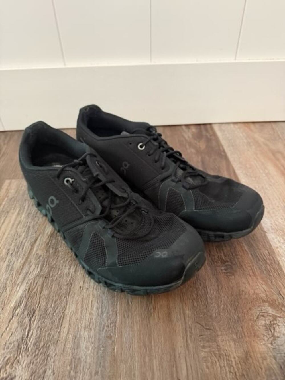 On Cloud 5 Mens Size 10 Triple Black Athletic Shoes. No Insole GUC